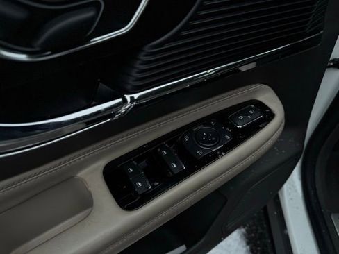 Certified 2022 Lincoln Corsair Standard w/ Equipment Group 101A image 16