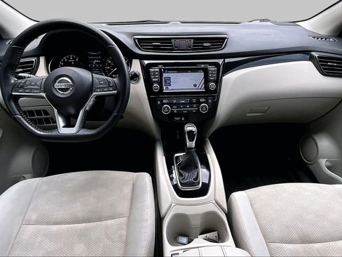 Used 2018 Nissan Rogue Sport SV w/ SV Technology Package AWD/4WD image 16