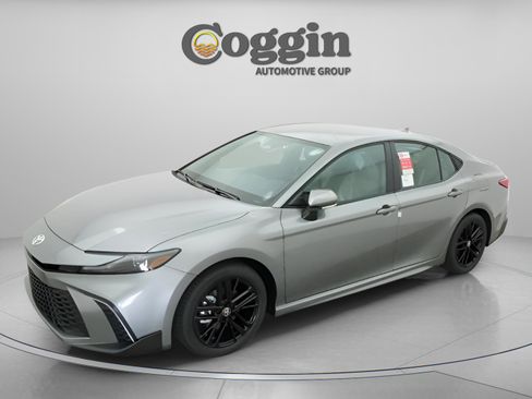 New 2026 Toyota Camry SE FWD image 1
