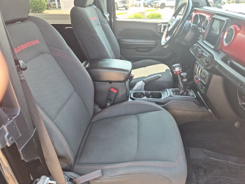 Used 2018 Jeep Wrangler Rubicon AWD/4WD image 7