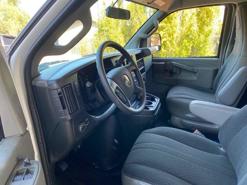 Used 2025 Chevrolet Express 2500 w/ Driver Convenience Package RWD image 24