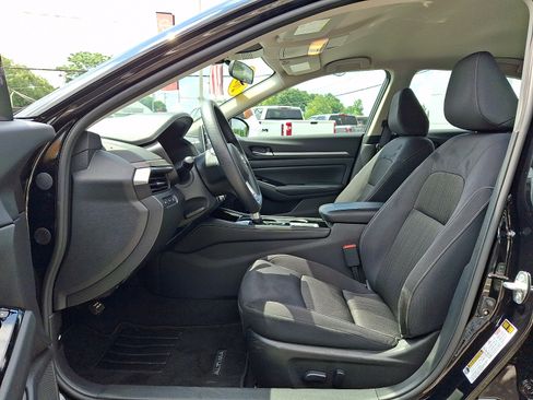 Used 2023 Nissan Altima 2.5 SV FWD image 15