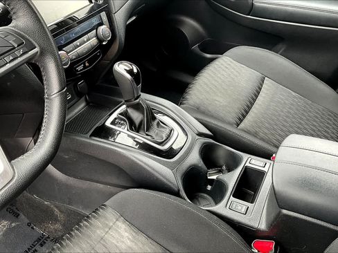 Used 2019 Nissan Rogue SV FWD image 16