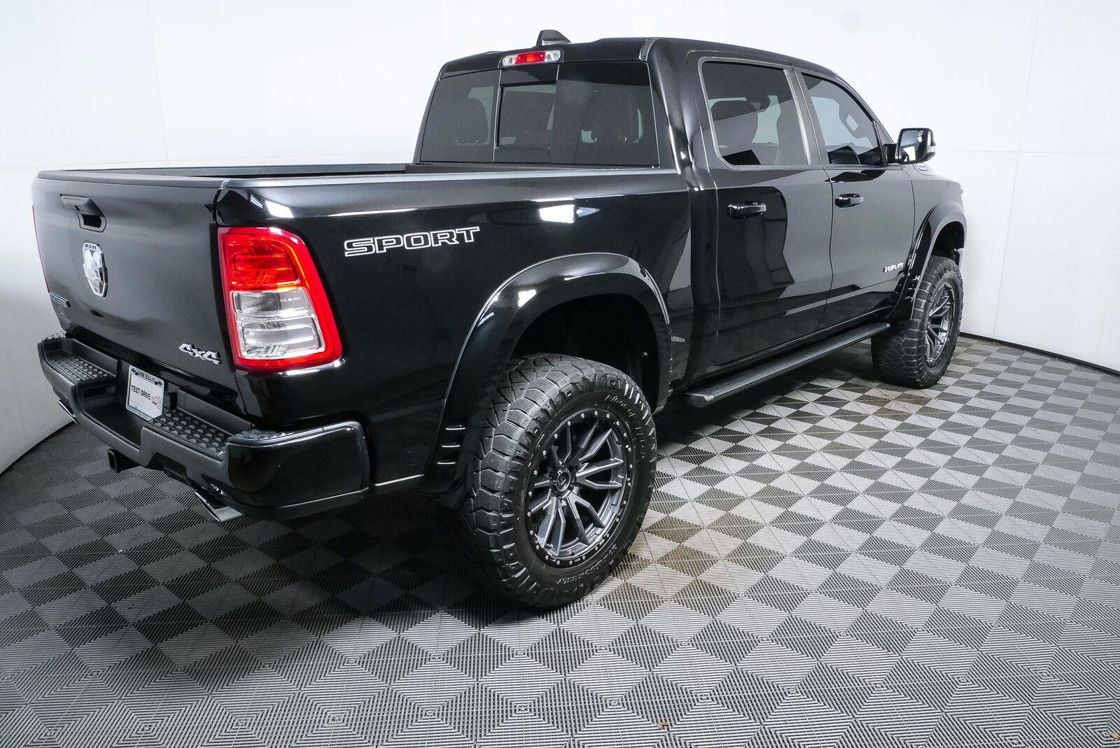 Used 2022 RAM 1500 Big Horn AWD/4WD image 3