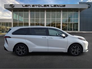 Used 2025 Toyota Sienna Platinum video 2