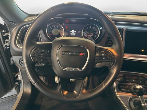 Used 2017 Dodge Challenger R/T image 10