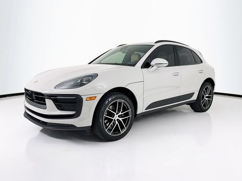 Certified 2025 Porsche Macan AWD/4WD image 1