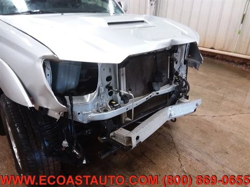 Used 2013 Toyota Tacoma 4x4 Access Cab V6 w/ TRD Sport Pkg image 15