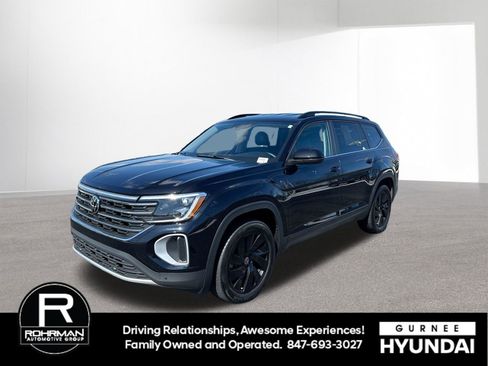 Used 2024 Volkswagen Atlas SE w/ Black Wheel Package image 1