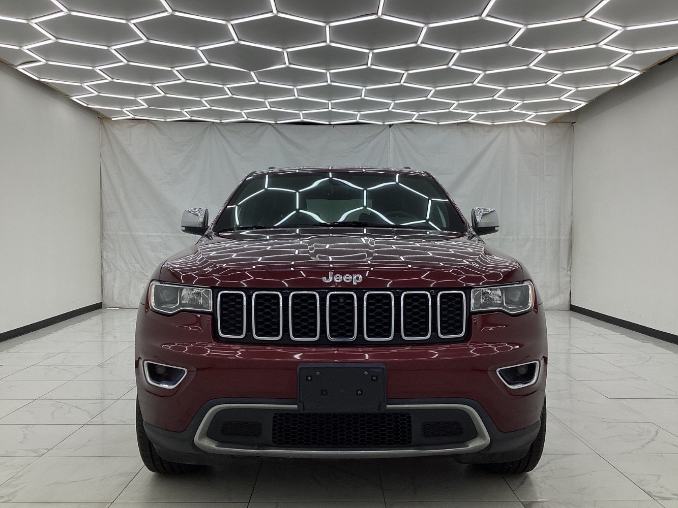 Used 2018 Jeep Grand Cherokee Limited AWD/4WD image 5