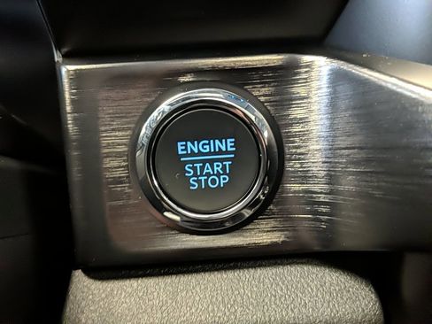 New 2026 Ford F250 Lariat w/ Black Appearance Package image 31