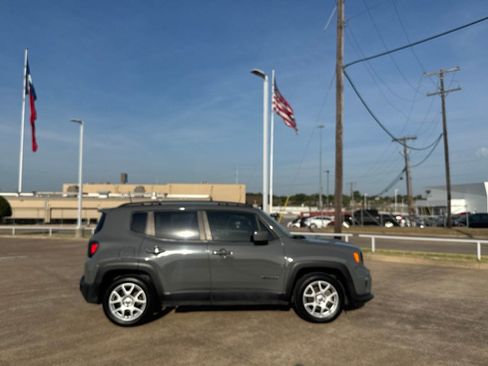 Used 2020 Jeep Renegade Latitude FWD image 25