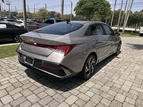 Used 2025 Hyundai Elantra SEL FWD image 35