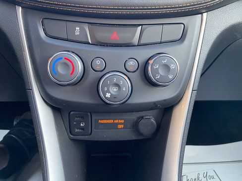 Used 2019 Chevrolet Trax LT w/ LT Convenience Package AWD/4WD image 27
