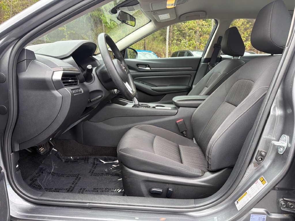 Used 2025 Nissan Altima 2.5 SV FWD image 21