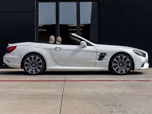 Used 2020 Mercedes-Benz SL 550 image 11
