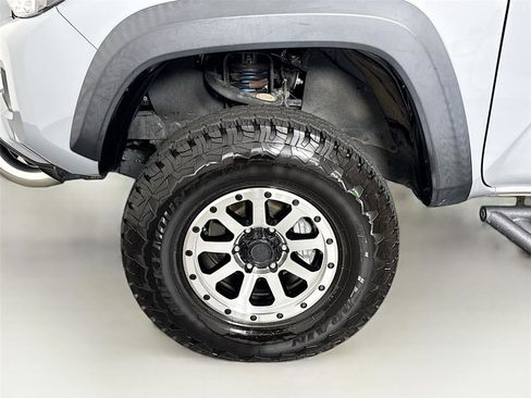 Used 2021 Toyota Tacoma TRD Off-Road AWD/4WD image 39