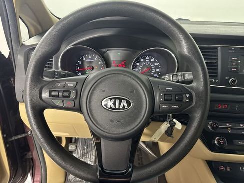 Used 2016 Kia Sedona LX w/ LX Convenience Package image 11