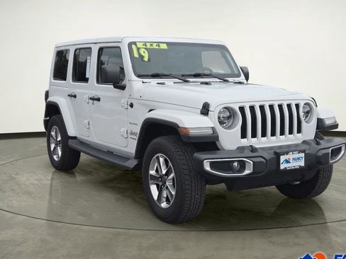 Used 2019 Jeep Wrangler Unlimited Sahara AWD/4WD image 7