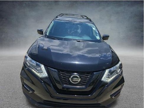 Used 2018 Nissan Rogue SV w/ Premium Package FWD image 2