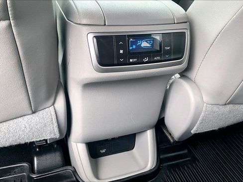 Used 2019 Toyota Highlander Limited image 33