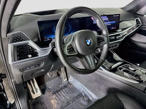 Used 2024 BMW X7 xDrive40i w/ M Sport Package AWD/4WD image 9
