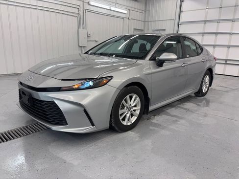 Used 2025 Toyota Camry LE FWD image 11