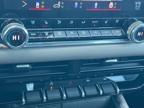 Certified 2025 GMC Canyon Denali image 22