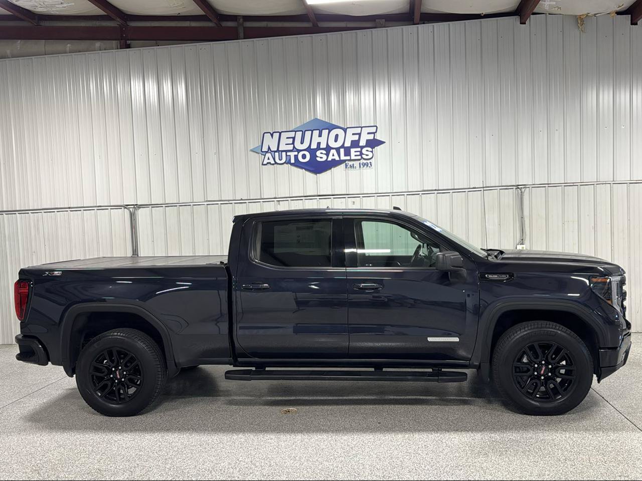 Used 2022 GMC Sierra 1500 Elevation AWD/4WD image 1