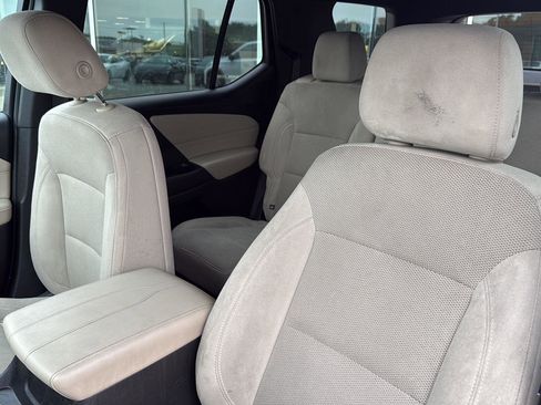 Used 2023 Chevrolet Traverse LS AWD/4WD image 19