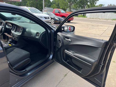 Used 2018 Dodge Charger SXT RWD image 17
