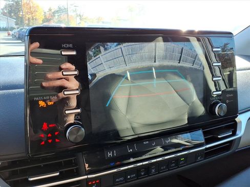 Certified 2024 Toyota Sienna XLE image 7