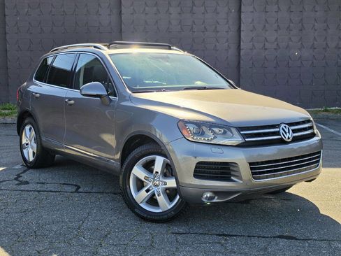 Used 2012 Volkswagen Touareg TDI AWD/4WD image 3