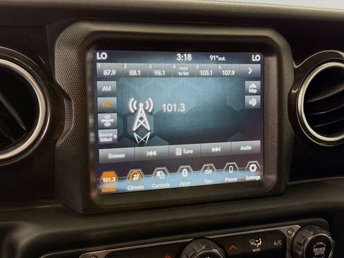 Used 2020 Jeep Wrangler Unlimited Sahara AWD/4WD image 15