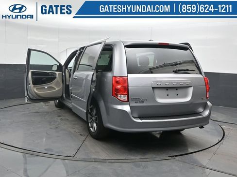 Used 2016 Dodge Grand Caravan SE image 58