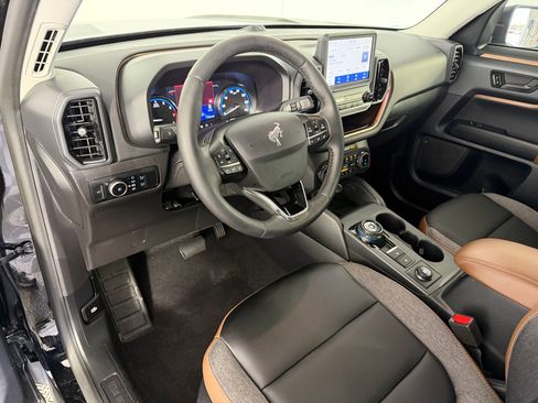 Used 2024 Ford Bronco Sport Outer Banks w/ Tech Package AWD/4WD image 4