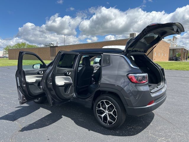 Used 2024 Jeep Compass Limited AWD/4WD image 21