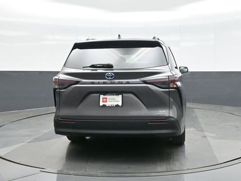 Certified 2024 Toyota Sienna XLE image 6