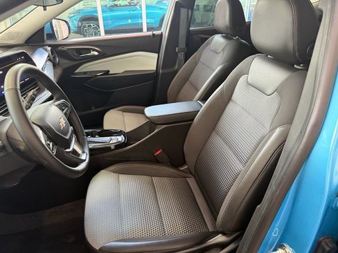 Used 2025 Chevrolet Trax LT w/ Driver Confidence Package FWD image 8
