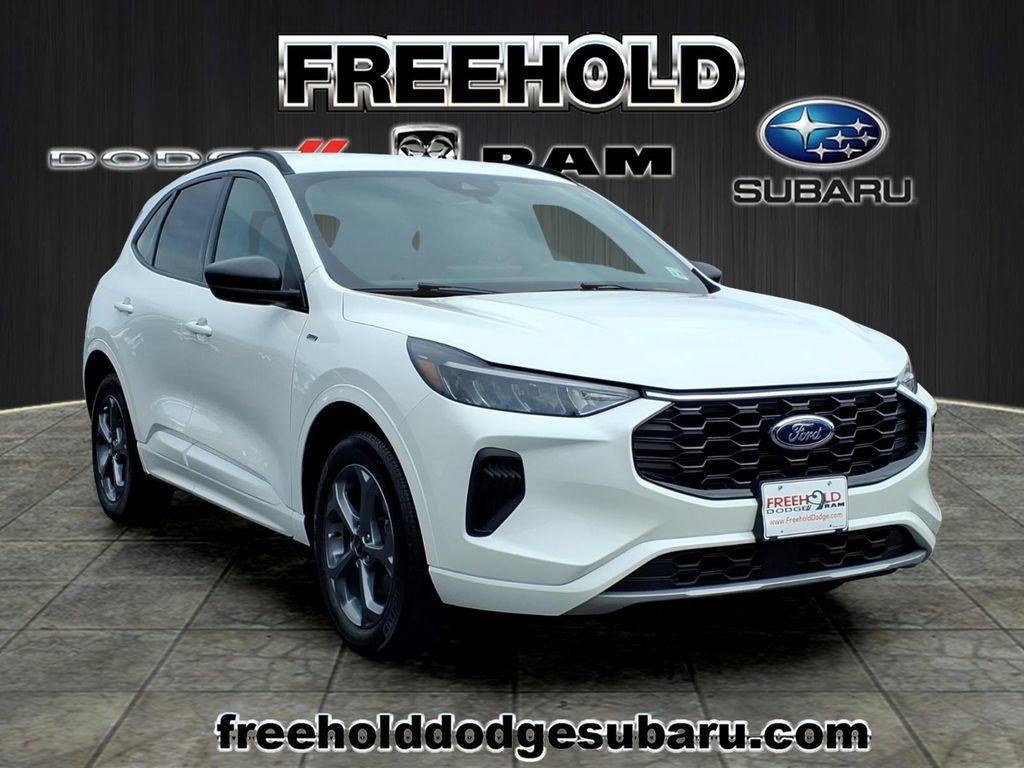 Used 2023 Ford Escape ST-Line w/ Tech Pack #1 AWD/4WD image 1