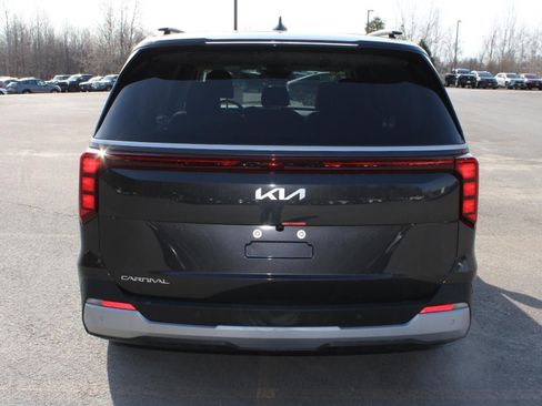 New 2026 Kia Carnival EX image 6