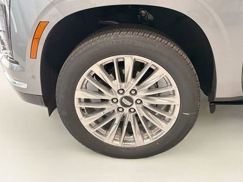 New 2026 Cadillac Escalade ESV Luxury w/ LPO, Floor Liner Package AWD/4WD image 29