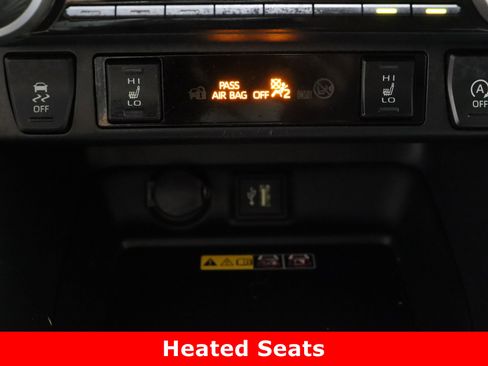 Used 2023 Toyota RAV4 XLE Premium image 22