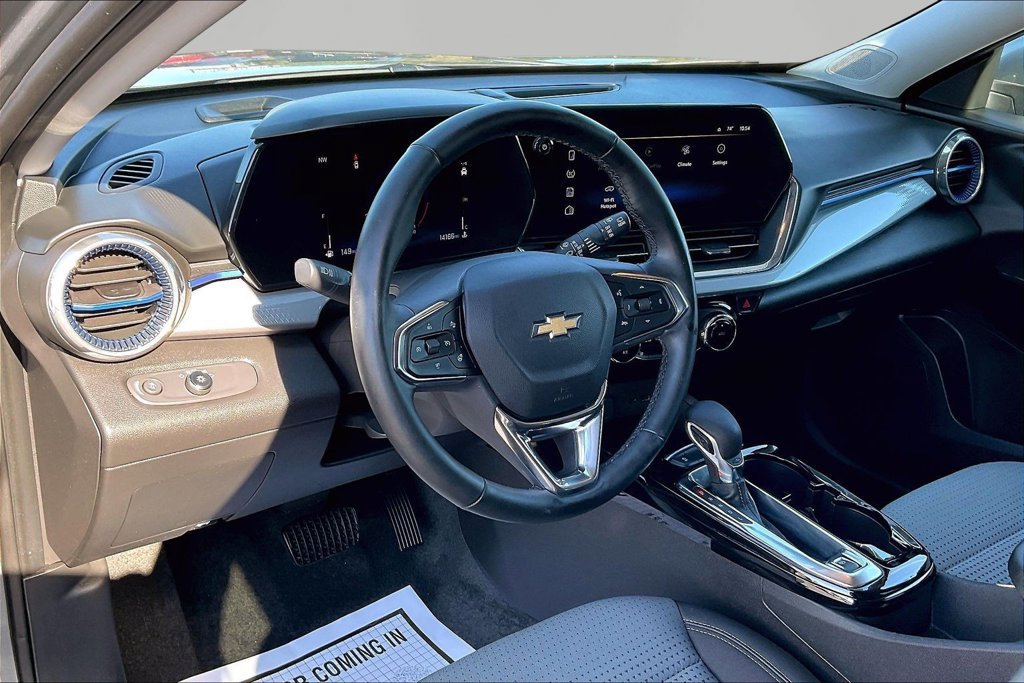 Used 2025 Chevrolet Trax LT w/ Driver Confidence Package FWD image 18