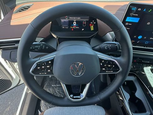 New 2025 Volkswagen ID.4 Pro RWD image 18