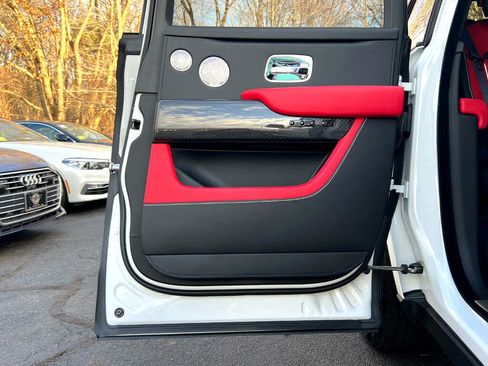 Used 2022 Rolls-Royce Cullinan Black Badge image 38