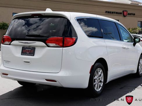Used 2017 Chrysler Pacifica Touring image 16
