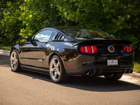 Used 2010 Ford Mustang GT RWD image 5
