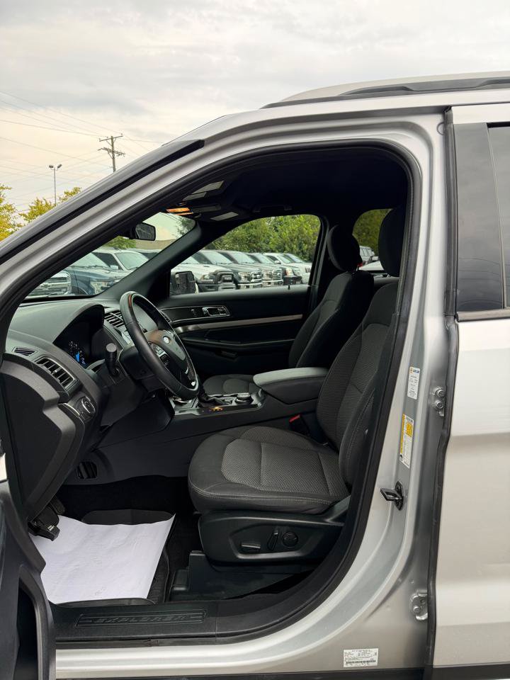 Used 2019 Ford Explorer XLT AWD/4WD image 13