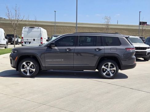 New 2026 Jeep Grand Cherokee L Limited w/ Luxury Tech Group II RWD image 2